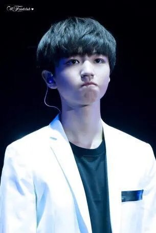 王俊凯军训照曝光，镜头中王俊凯大学会有真友谊吗？