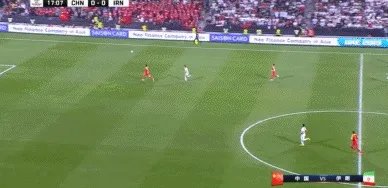 冯潇霆被恒大下放至预备队后，众多体坛大佬纷纷为其鸣不平，这种抱团方式你怎么看？