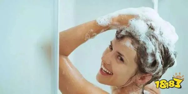 一个成年人每天掉多少根头发属于正常现象？