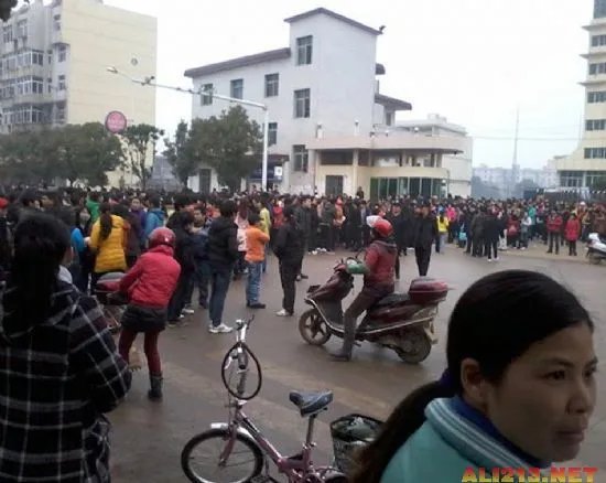 富士康江西千名工人上街游行 发生什么事了?