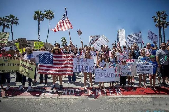 美国加州疫情那么重,为啥一些民众还偷着复工?