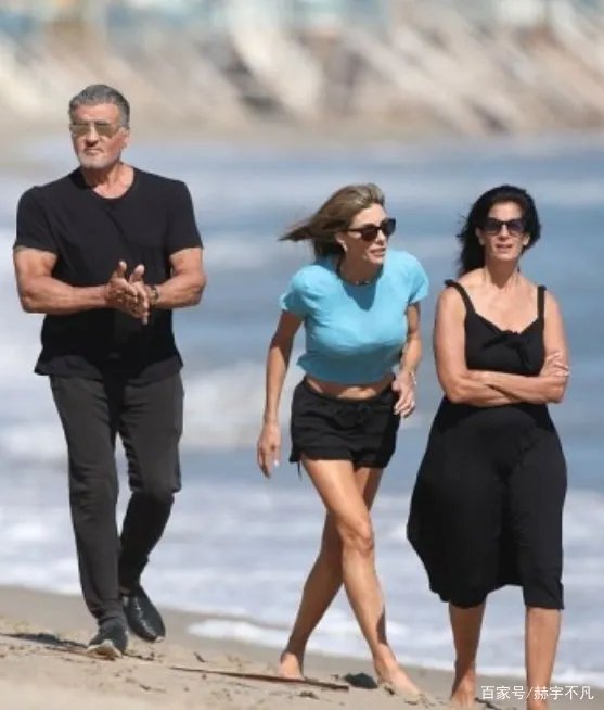 史泰龙妻子拯救了家庭基因,女儿们身材高挑颜值高,你觉得呢?