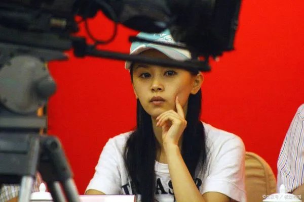 王子文不愿公开的老公，终于还是被曝光，怪不得对王凯没兴趣，她老公是谁？