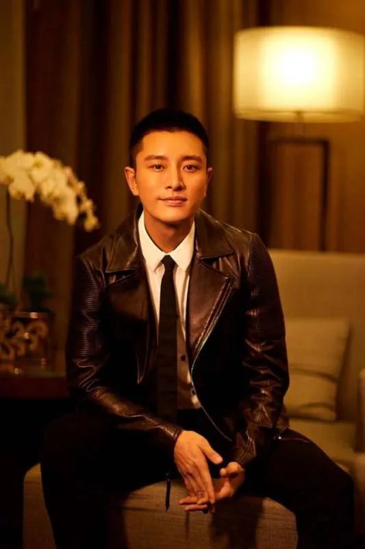 贾乃亮接甜馨放学照曝光，贾乃亮不舍地拉着女儿，画面温情满满你羡慕吗？