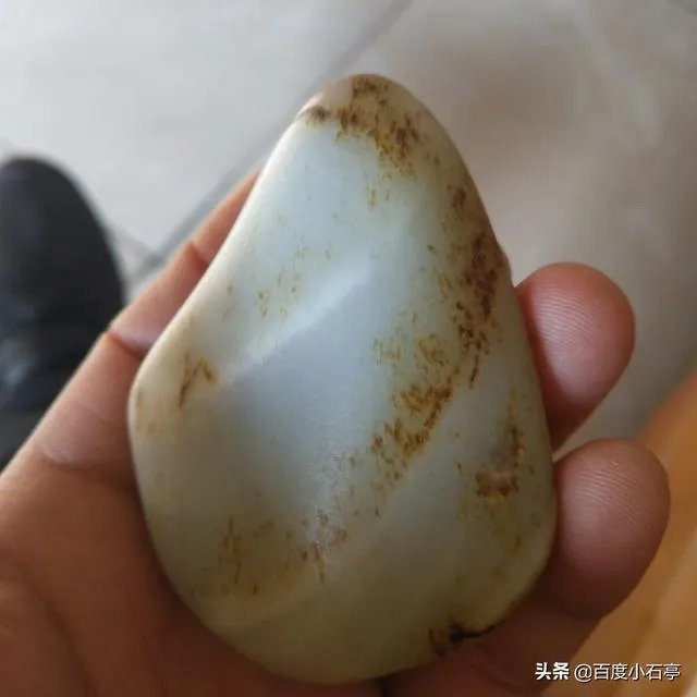 石友们，把你们的新疆和田玉、籽料原石和天然奇石发个图出来让石友们看看学习下？