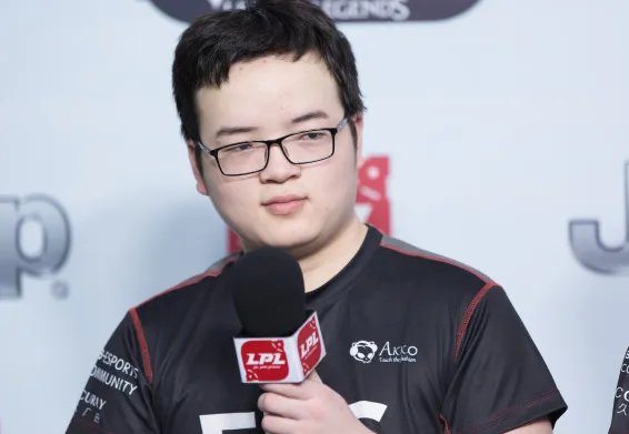 EDG奥迪赛场被爆锤 被骂的上了热搜!