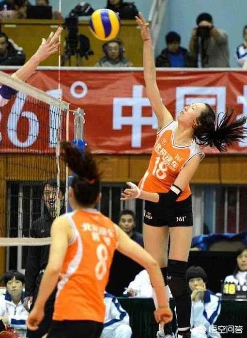 女排姑娘乔婷因臀部纹身爆红网络，你怎么看？