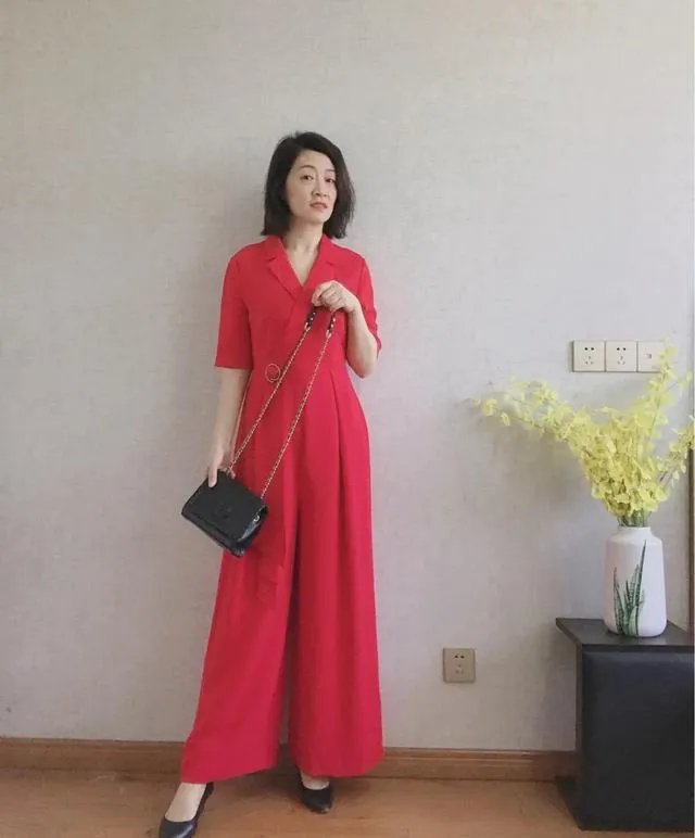 大家能否推荐下适合职场女性的服装品牌？穿上走路带风那种？