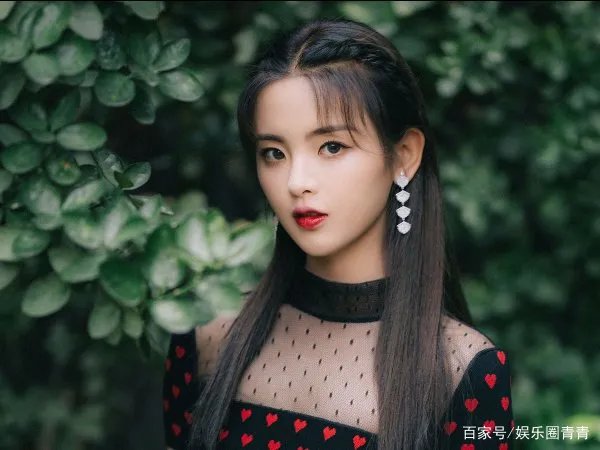 王思聪总爱diss杨超越，这是为什么呢？莫非是嫌弃她的出身？