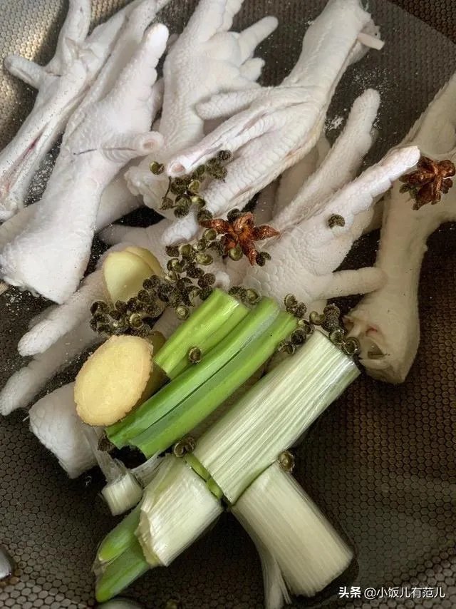 无骨鸡爪怎么快速去骨？网红无骨鸡爪怎么做的？