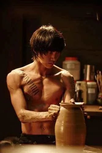 如何评价李民基的演技？