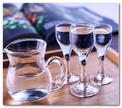 男子喝下大量白酒后又喝碳酸饮料险丧命,为什么还有人去冒险?