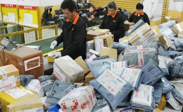 沧州快递员连夜为白血病患者找救命药,当药被找到的那一刻大家有多激动?