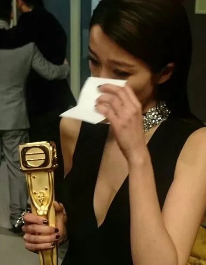 姚子羚三级性感双峰  昔日配角终获大奖