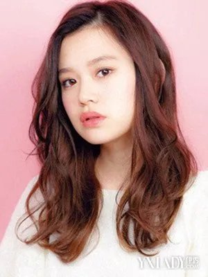 今年流行烫发长发发型总有一款适合你