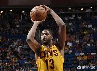 网爆勇士队格林与骑士队汤普森在夜店发生冲突,杜兰特和詹姆斯上去劝架,你怎么看?