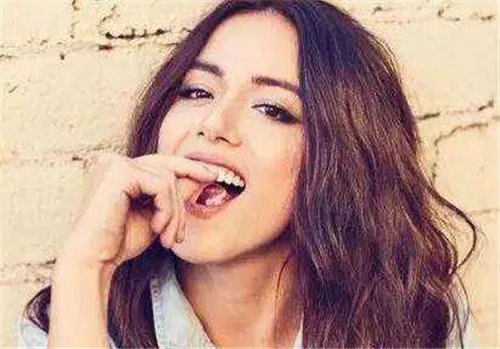 华裔女演员改姓氏  称：中国姓氏会让好莱坞不舒服