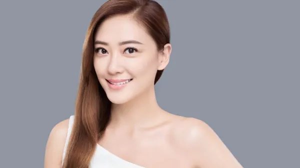 应采儿一家四口同框,陈小春抱小儿子显温柔,你怎么看?