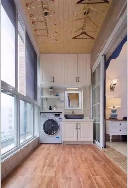 原来阳台要这样装,一下解决两个问题,洗衣、收纳两全其美!