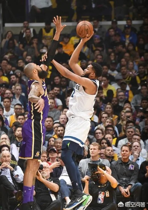 湖人险胜森林狼,钱德勒首秀2分9篮板,关键前场篮板拯救湖人,你如何评价他的表现?