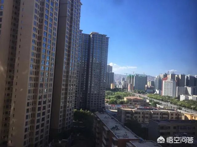 你印象中的大西北还是那个骑骆驼上学的景象吗,现在是什么样子的?
