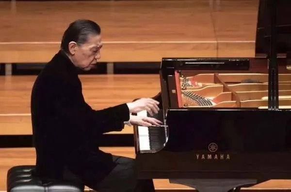 著名钢琴家傅聪在英国感染新冠,他是被如何感染的?