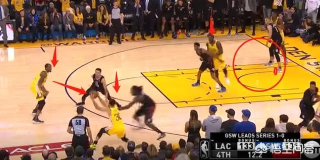 勇士和快船季后赛G2关键时刻,库里选择强投三分而不是突破打两分,这是为什么?