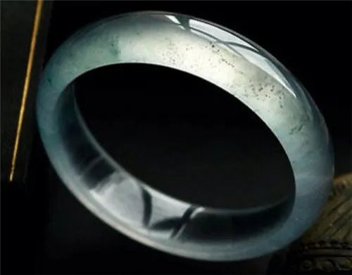 玻璃种翡翠价格一般是多少 玻璃种翡翠应该如何保养