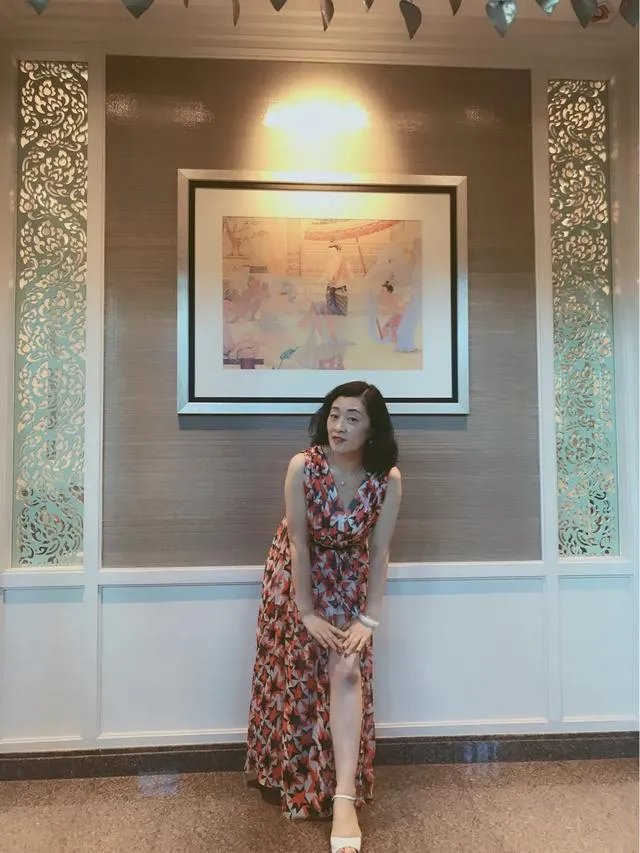 大家能否推荐下适合职场女性的服装品牌？穿上走路带风那种？