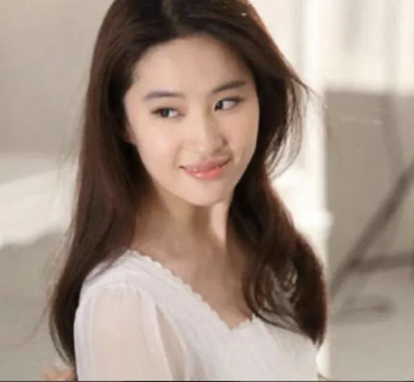 舒畅为刘亦菲庆生，两人当初是怎样认识的？