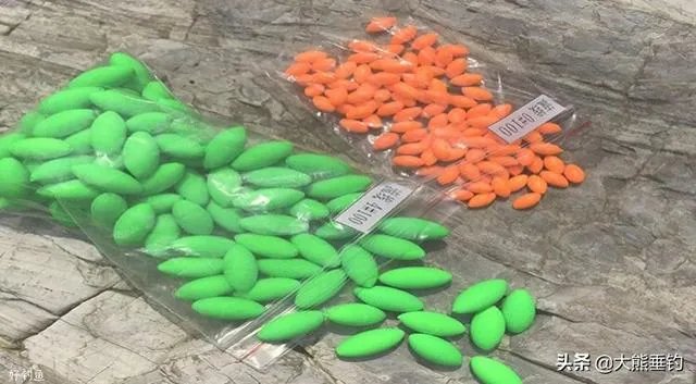 钓鱼眼镜有近视,夜钓用空心一体醒目漂钓鱼好还是用后二目加粗的鱼漂好?