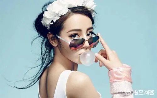 如何评价迪丽热巴?网上公布的迪丽热巴的年龄是不是真的呢?