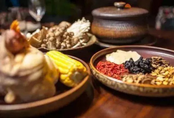 浙江一月子中心因在鸡汤里加党参被罚3万，“药食同源”你了解多少？