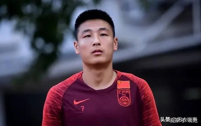 现在你在看中国足球队和关岛的比赛吗?什么感受?