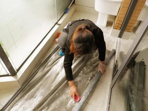 纱窗什么材质好 纱窗清洗技巧