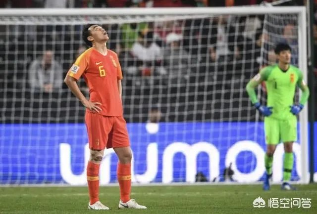 冯潇霆被恒大下放至预备队后，众多体坛大佬纷纷为其鸣不平，这种抱团方式你怎么看？