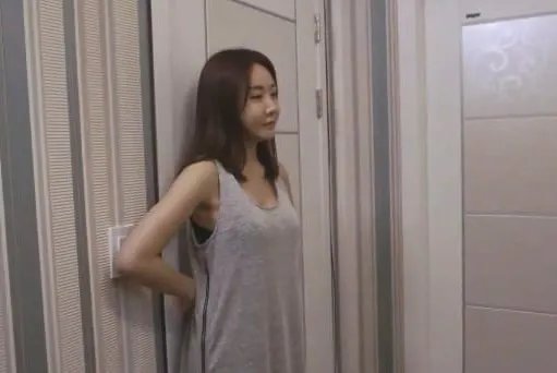 龙潜花都妈妈苏雅晴：年轻貌美的后妈,形容女子年轻貌美