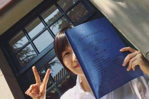 在Papi酱很火的时候罗振宇却选择撤资，其中到底有什么隐秘？