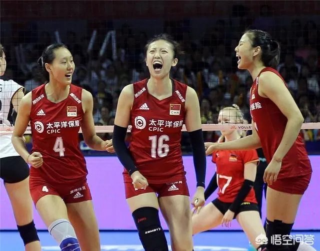 北仑站女排最后一战，大美女姚笛在场下捂嘴偷笑，朱婷还手舞足蹈的发生了什么？