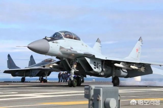 印度海军战机飞行时飞机油箱掉了，还起火了，这种事常见吗？是不是自己抛的油箱？