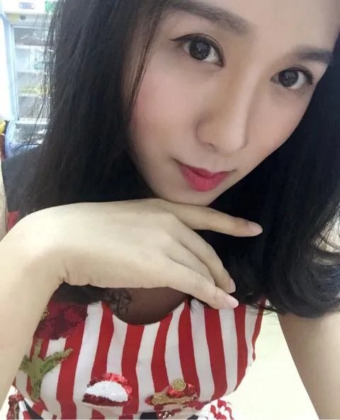 你对反串演员叶紫涵怎么看?