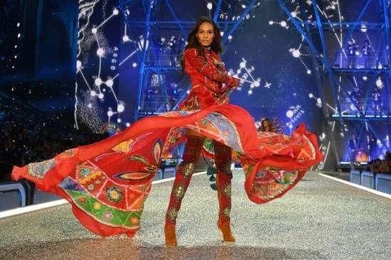 如何看待张靓颖登上2017维多利亚的秘密大秀的演唱嘉宾?