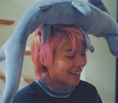 窦靖童致敬王菲 与三个爸爸关系到位