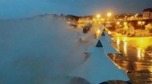 风暴埃莉诺袭欧洲 荷兰10年来首度关闭防洪大坝