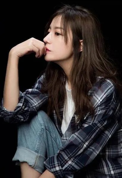 大方脸女孩适合什么发型呀？