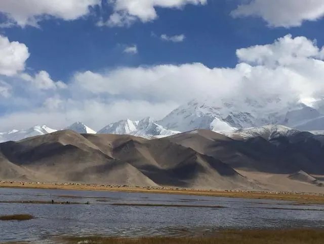 如果只能选一个，你认为新疆哪个湖最美？