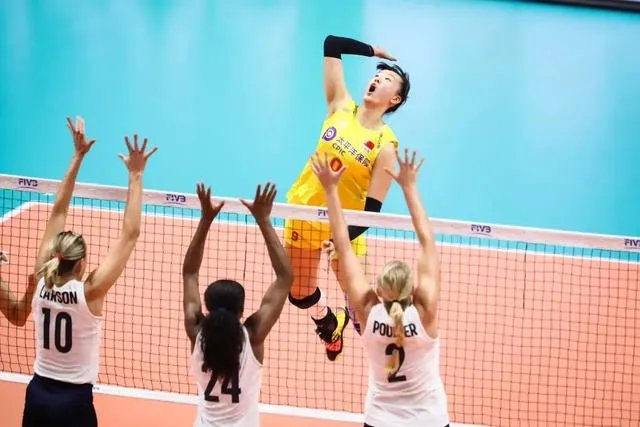 今晚女排3：0战胜俄罗斯，朱婷和李盈盈谁发挥的更好？