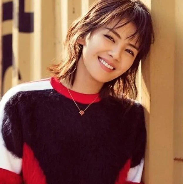 大方脸女孩适合什么发型呀？