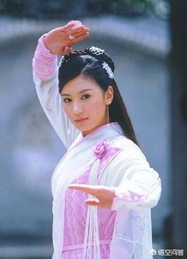 《新倚天屠龙记》已经播出，回顾这些年翻拍的这么多版本，你最喜欢哪一部？为什么？