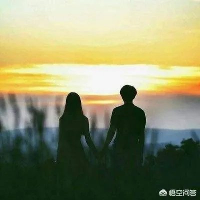 有没有这个图片的情侣头像呀？